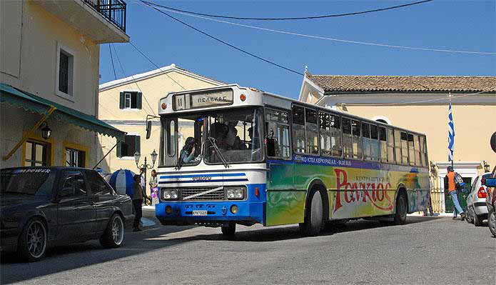Pelekas-Bus-nach-Korfu-Stad